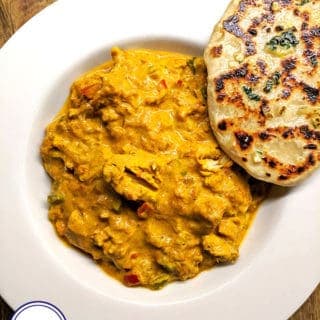 A bowl of Weight Watchers 3 Smart Point Chicken Tikka Masala with a Naan Bread