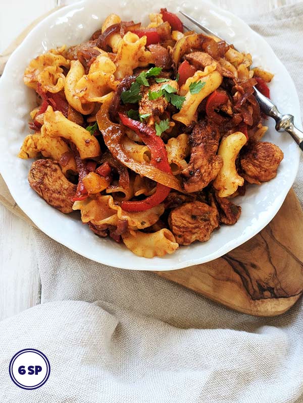 a white bowl of fajita pasta