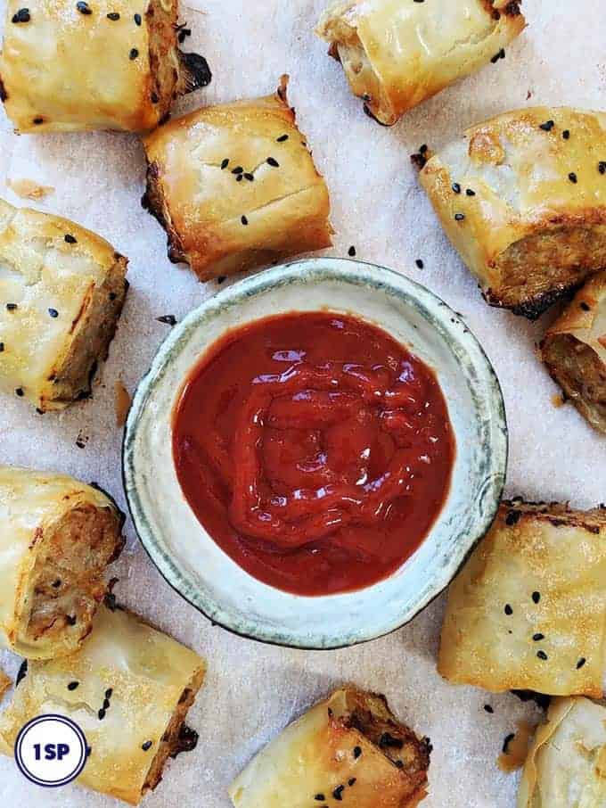 A tray of sausage rolls