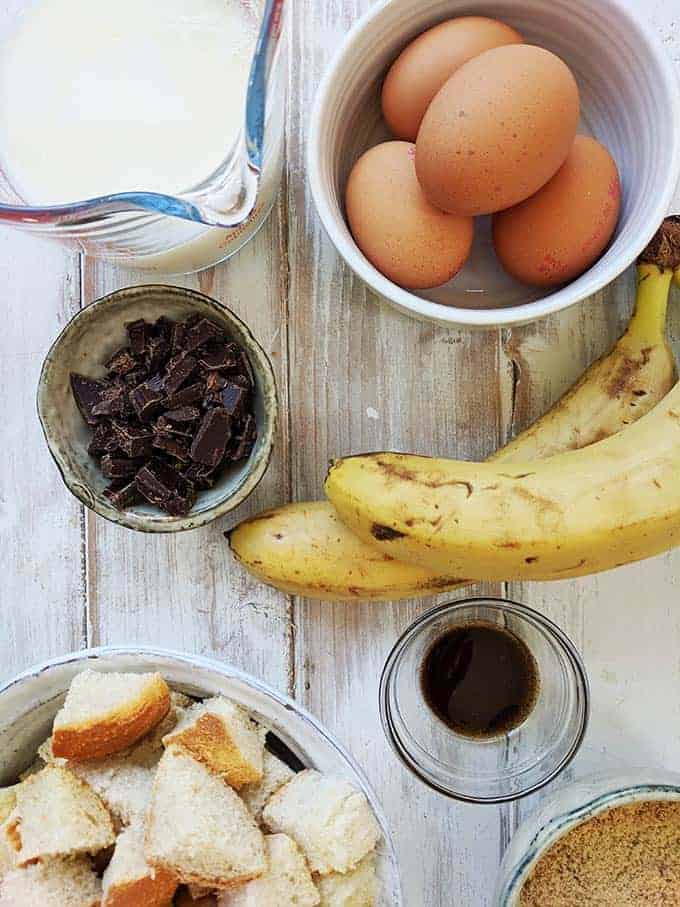Ingredients to make bread pudding with banana and chocolate
